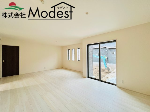 吉岡町漆原の居間・リビング|お家の中心に位置する広々リビング♪