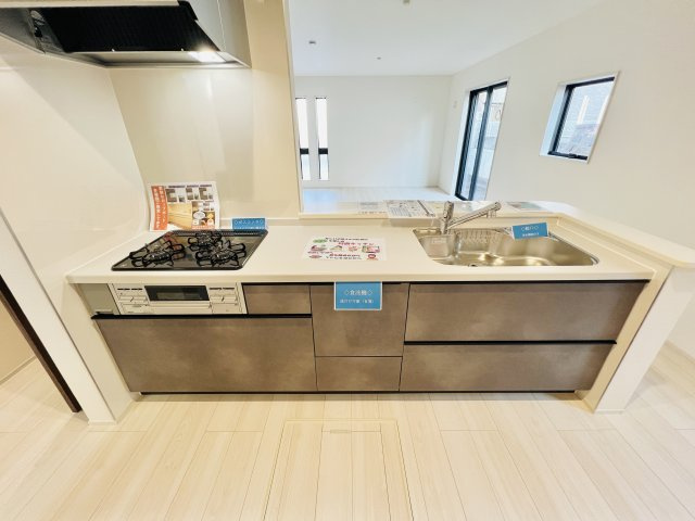 高崎上小鳥町のキッチン|対面式キッチンでご家族との会話も弾みます♪