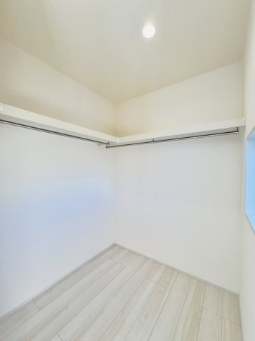 高崎上小鳥町の収納|高さのある物もたっぷり収納可能なウォークインクローゼット♪