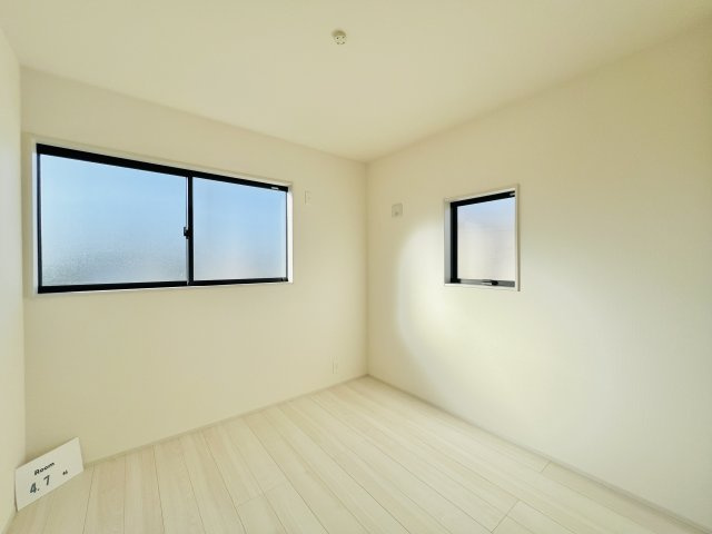 高崎上小鳥町の洋室|2面採光で日当たり風通し良好♪