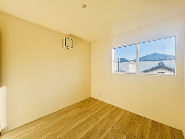 高崎並榎町の洋室|お子様の一人部屋デビューにも最適♪