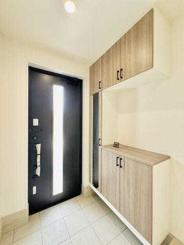 高崎倉賀野町の玄関|履物の収納もスッキリ片付く玄関◎