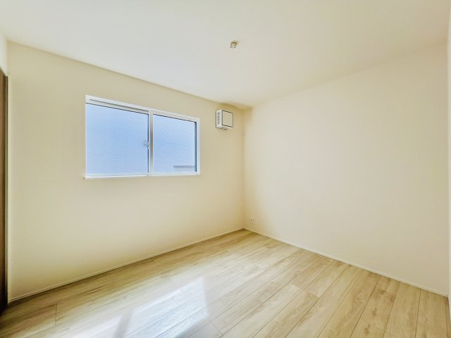 高崎倉賀野町の洋室|日当たりも良好な明るい洋室♪