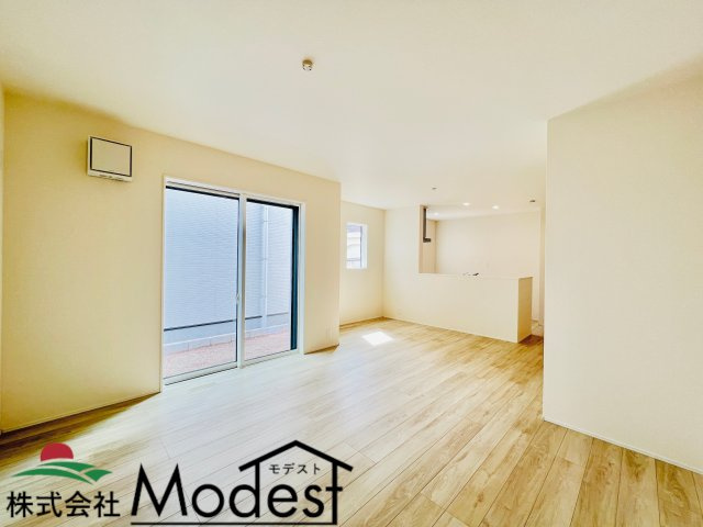 高崎倉賀野町の居間・リビング|16帖の広々リビングは、ご家族も自然と集まる空間に♪