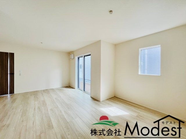 高崎倉賀野町の居間・リビング|家具の配置も考えやすく、居心地の良いリビング♪