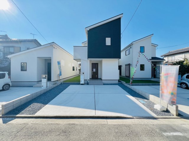 高崎倉賀野町の前面道路含む現地写真|閑静な住宅街で駐車も安心♪