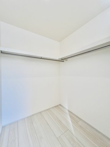 高崎吉井町本郷の収納|たっぷり収納可能なウォークインクローゼット♪