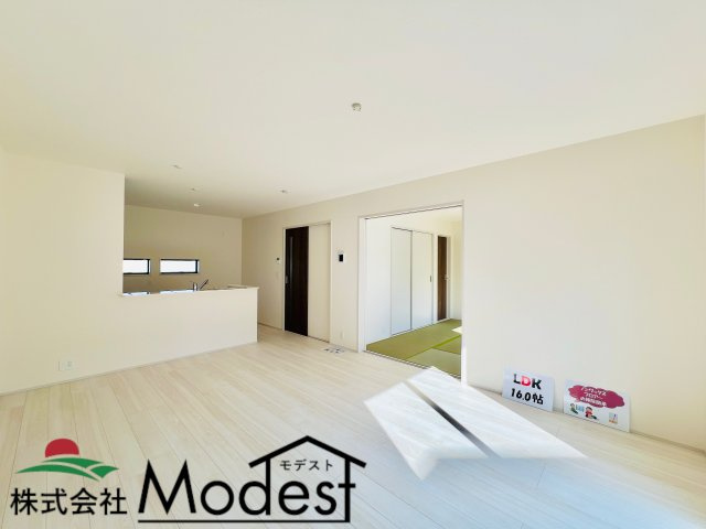 高崎吉井町本郷の居間・リビング|家具の配置も考えやすい広々リビング♪