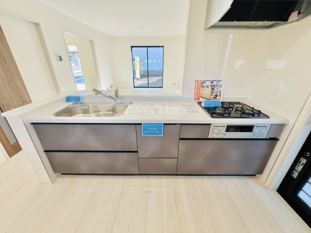 高崎吉井町本郷のキッチン|対面式キッチンでご家族との会話も弾みます♪