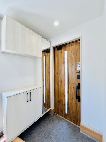 高崎市上佐野町の玄関|収納たっぷりの玄関♪