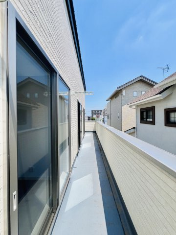 高崎市上佐野町のバルコニー|南側の明るいバルコニー♪