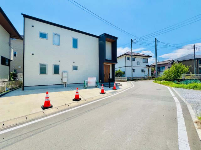 高崎市上佐野町の前面道路含む現地写真|閑静な住宅地で駐車も楽々♪
