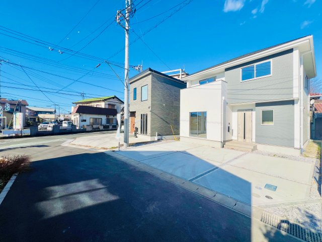 高崎市上小鳥町の前面道路含む現地写真|間口も広く駐車も楽々♪