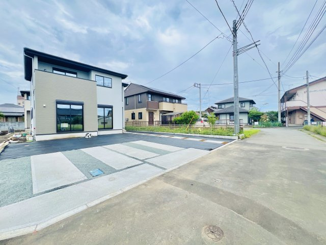 高崎市下之城町の前面道路含む現地写真|閑静な住宅地で駐車も楽々♪