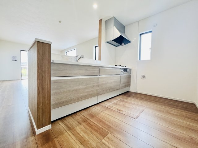 高崎市下之城町のキッチン|作業スペースも広く、ご家族でお料理時間も楽しめます♪