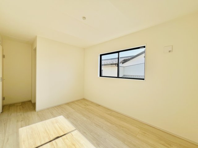 高崎市下小鳥町の洋室|WIC付きの8.2帖洋室♪