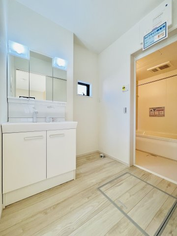 高崎市下小鳥町の外観|収納もたっぷり出来て、すっきりとした洗面脱衣所♪