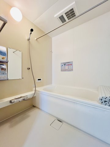 高崎市下小鳥町の浴室|ホワイトを基調としたユニットバスで１日の疲れも癒されます♪