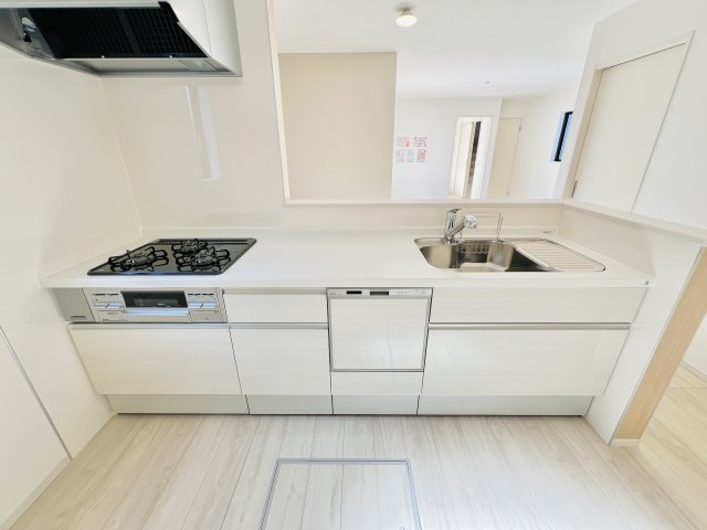 高崎市下小鳥町のキッチン|収納も充実のキッチン◎
ビルトイン食洗器付きで洗い物も楽々♪