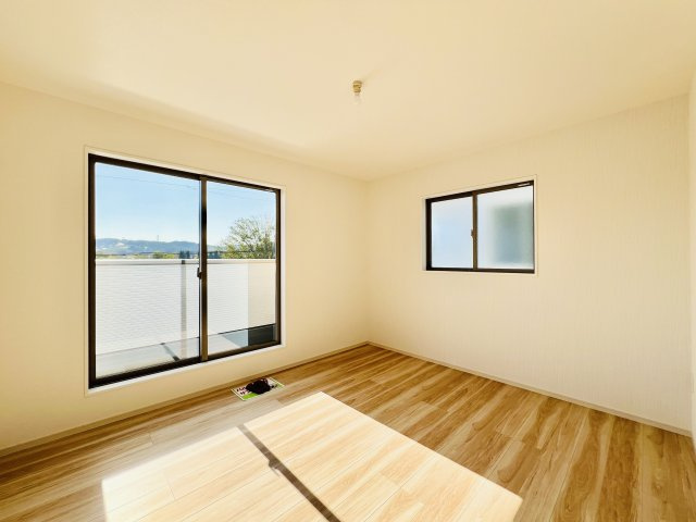 高崎市下豊岡町の洋室|7帖の主寝室はWICでゆとりのある空間♪