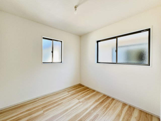 高崎市下豊岡町の洋室|お子様の一人部屋デビューにも最適♪