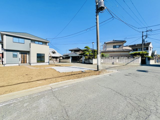 高崎市下豊岡町の前面道路含む現地写真|駐車スペース3台可◎