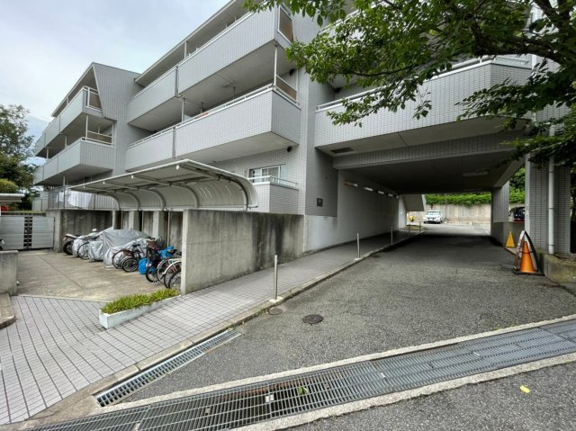 高倉山ハイツのエントランス