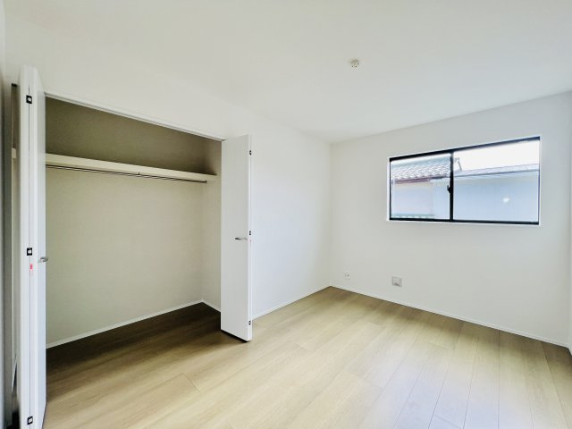 高崎市双葉町の洋室|お子様の一人部屋デビューにも最適♪