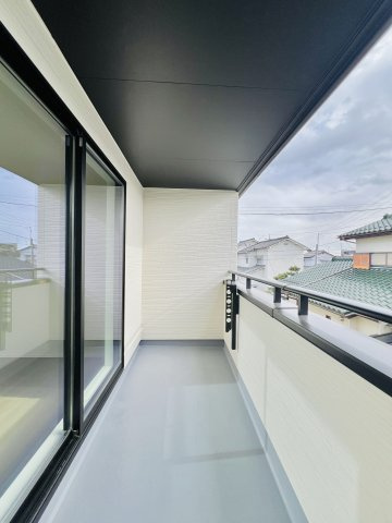 高崎市双葉町のバルコニー|天候に左右されず洗濯物も干せるインナーバルコニー♪