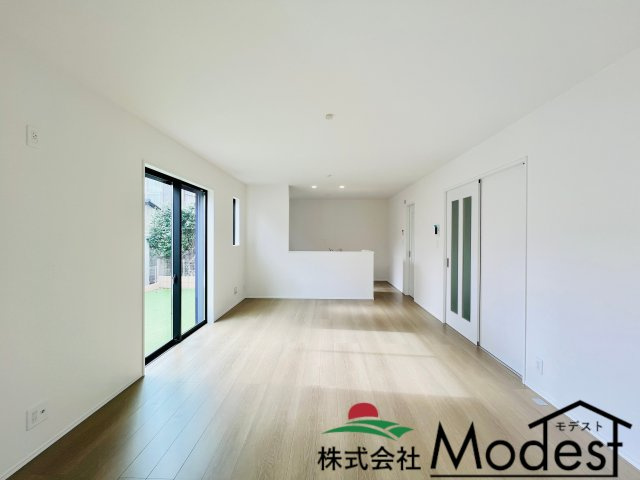 高崎市双葉町の居間・リビング|明るく開放的な16帖リビング♪