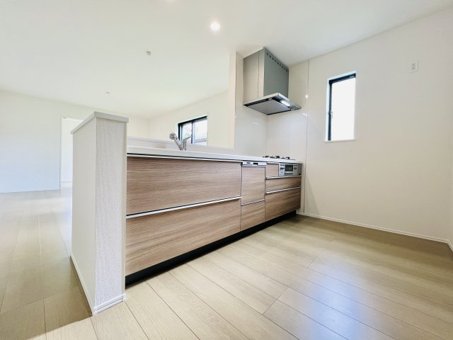 高崎市双葉町のキッチン|作業スペースも広く収納も充実のキッチン♪