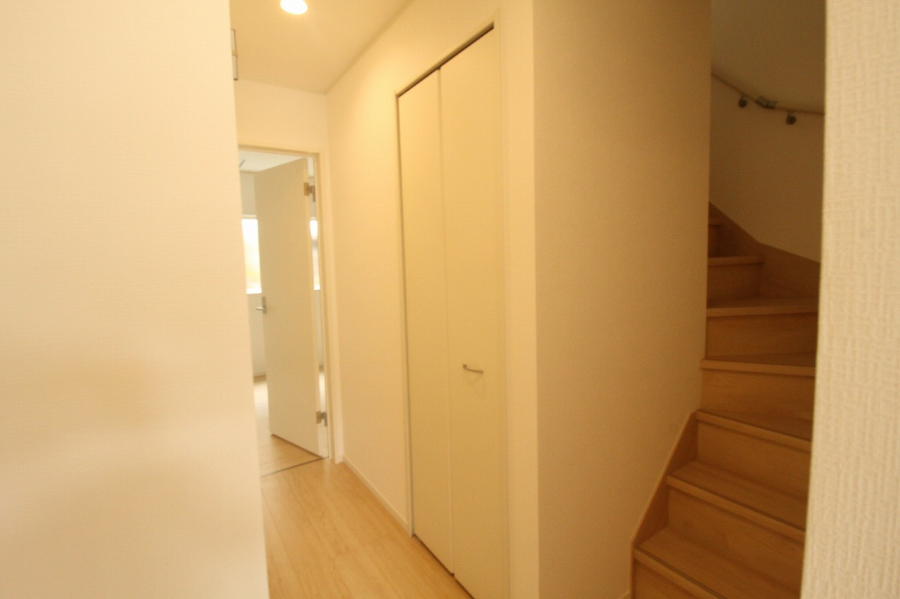 中秦泉寺（第1）　新築戸建　の収納|1Ｆ　ホール