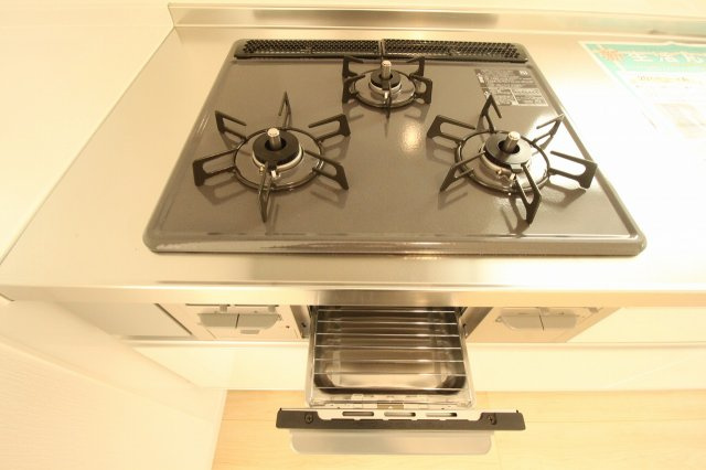 中秦泉寺（第1）　新築戸建　のキッチン|３口コンロ＆グリル