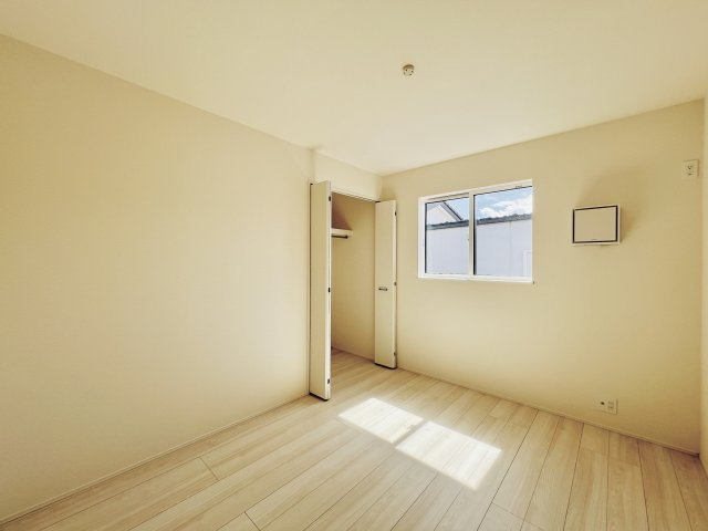 高崎市新保田中町の洋室|お子様の一人部屋デビューにも最適♪