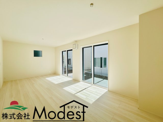 高崎市新保田中町の居間・リビング|家具の配置も考えやすく、ご家族がくつろげる空間♪