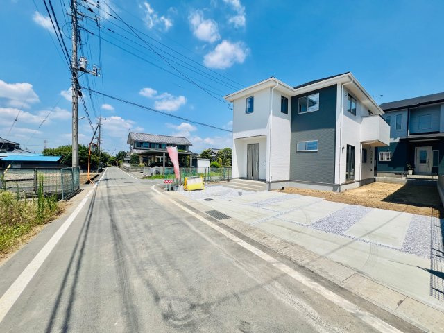 高崎市柴崎町の前面道路含む現地写真|間口も広く駐車も楽々♪