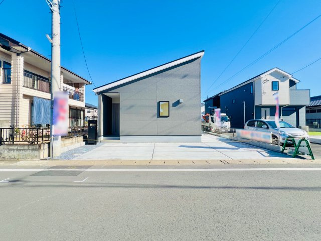 高崎市江木町の外観|間口も広く駐車が苦手な方にもおススメ♪