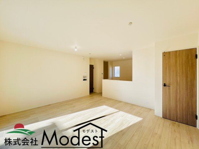 高崎市江木町の居間・リビング|お家の中心に位置するリビングは、ご家族も自然と集まる空間に♪