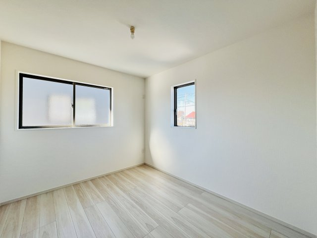 高崎市矢中町の洋室|5.2帖洋室はWIC付きでゆとりのある空間♪