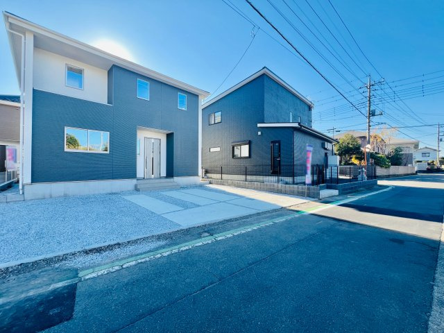 高崎市矢中町の前面道路含む現地写真|間口も広く駐車が苦手な方にもおススメ♪