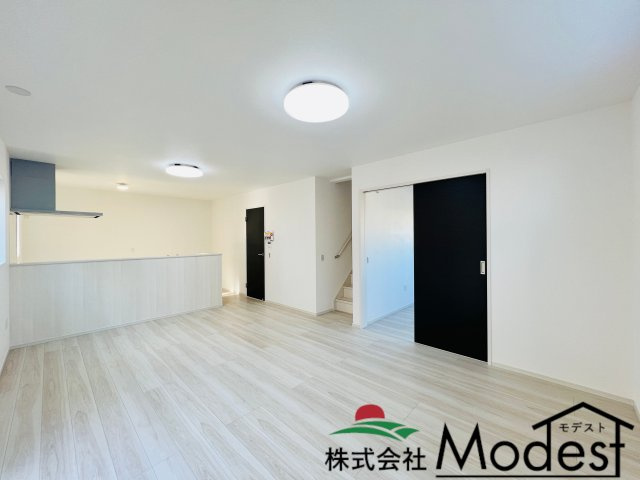 高崎市矢中町の居間・リビング|リビング階段でご家族も自然と集まるLDK♪