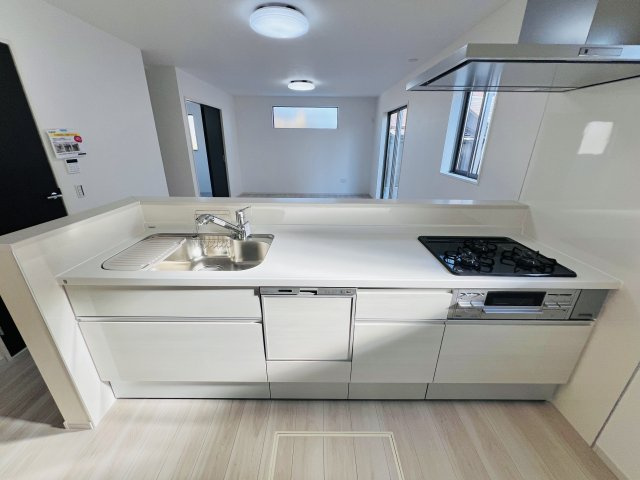 高崎市矢中町のキッチン|ご家族との会話も楽しめる対面キッチン♪