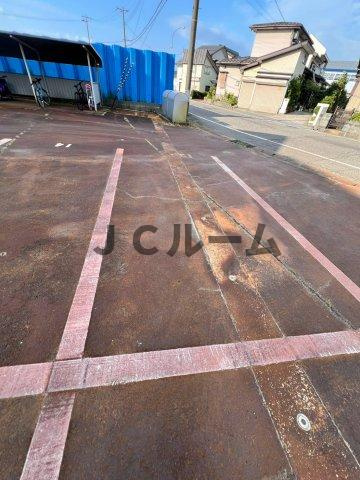 フィルコート新町参番館の駐車場