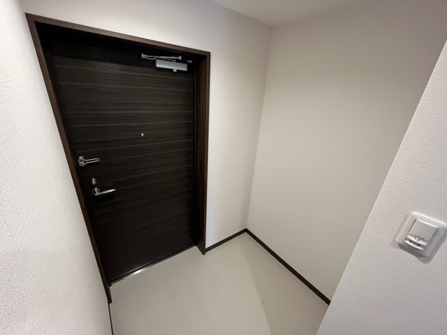 ウィステリア神戸湊川の玄関