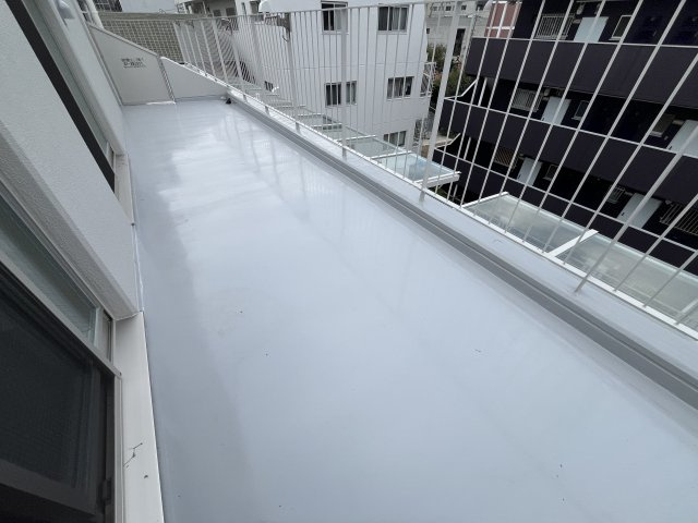 ウィステリア神戸湊川のバルコニー