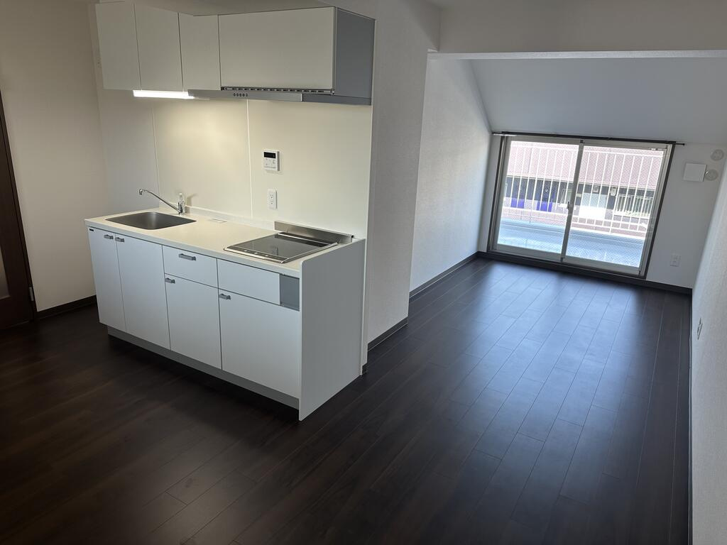 ウィステリア神戸湊川の居間・リビング