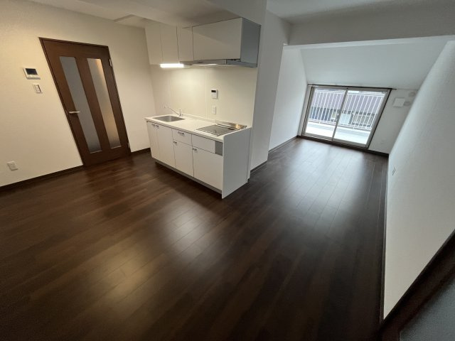 ウィステリア神戸湊川の居間・リビング