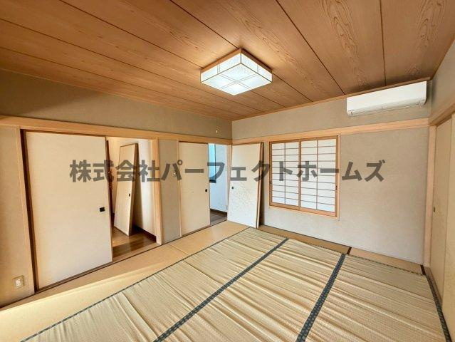 津田東町3丁目戸建　賃貸の和室|落ち着いた雰囲気の和室付きです