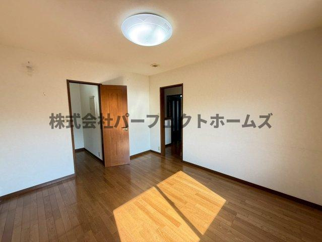 津田東町3丁目戸建　賃貸の居間・リビング|こちらの居間で趣味の時間をお楽しみください