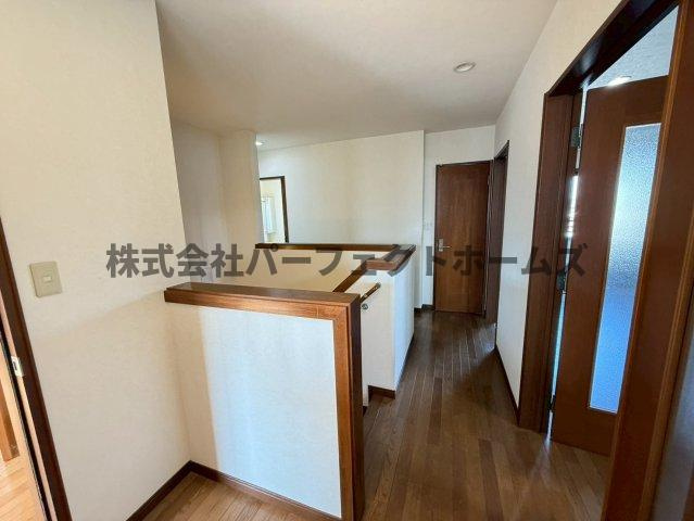 津田東町3丁目戸建　賃貸の内装|明るい室内です